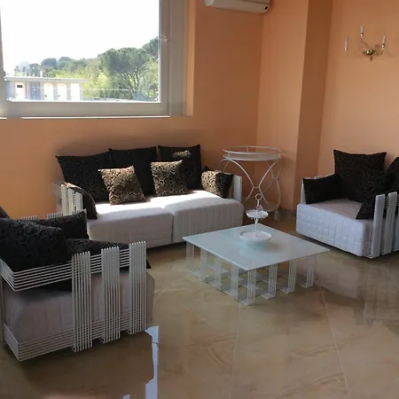 The Sun House 招待所