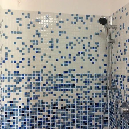 招待所 The Sun House