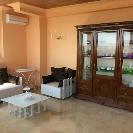 招待所 The Sun House