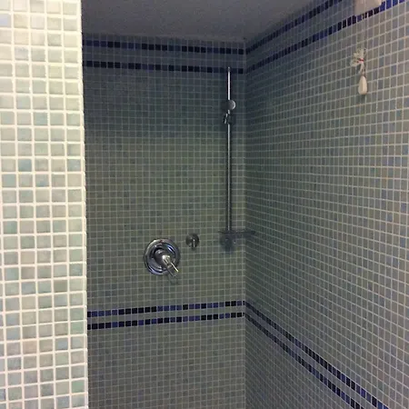 The Sun House 招待所 *